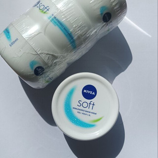 کرم نرم کننده و مرطوب کننده مدل Soft حجم 100 میلی
